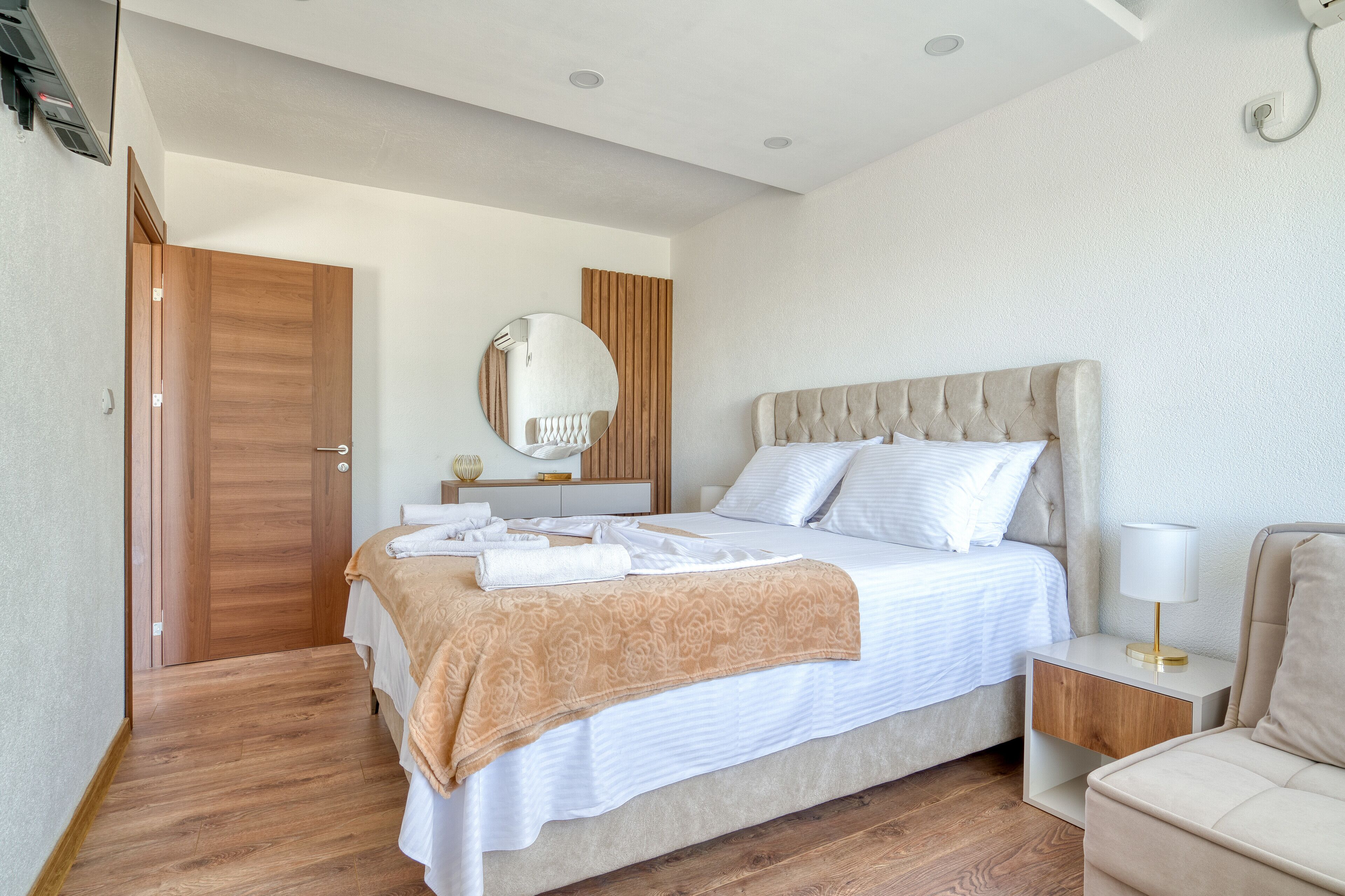 Leilighet – superior, kjøkken, ved basseng | Sengetøy av topp kvalitet, dundyner og senger med overmadrass