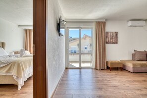 럭셔리 아파트, 주방, 풀사이드 | 고급 침구, 오리/거위털 이불, 필로우탑 침대, 객실 내 금고