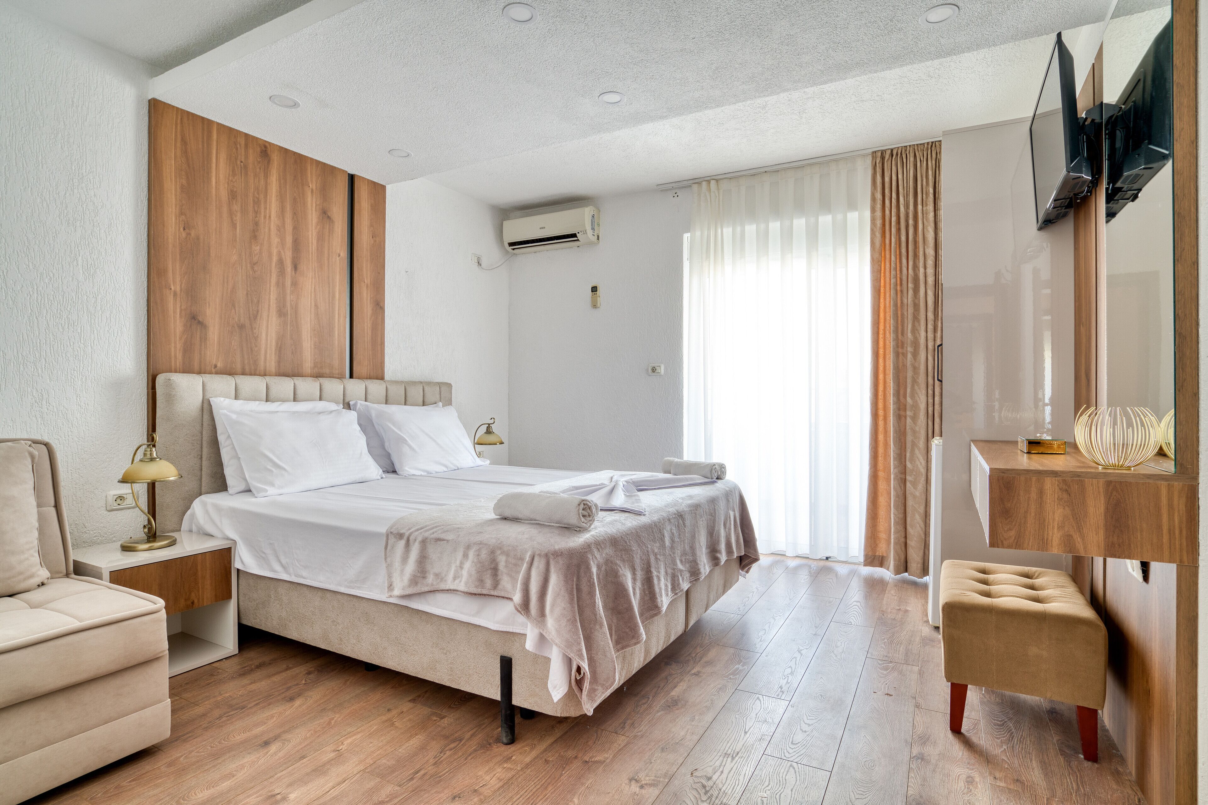 Premium bedding, down duvets, pillow-top beds, in-room safe