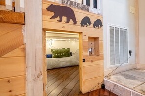 3 bedrooms, desk, free WiFi, bed sheets