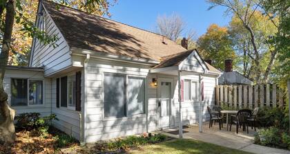 Charming 2-bedroom Cap Cod style cottage