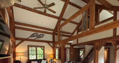 Tranquil lodge Ski. Stay. Hike. Soak in the River and Views.