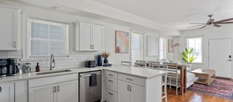 Modern 5 Bedroom City Retreat + Walkable + Private Baths + Large Groups