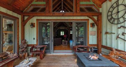 Luxe Riverfront Escape Mtn Views Pickleball Ct