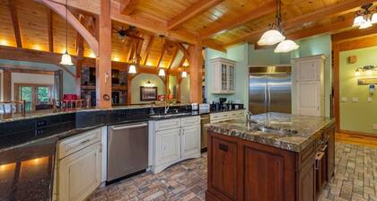 Luxe Riverfront Escape Mtn Views Pickleball Ct