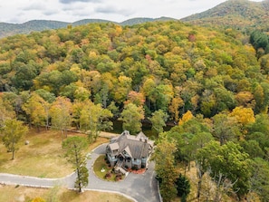 House | 6 bedrooms - Luxe Riverfront Escape Mtn Views Pickleball Ct (Burnsville)