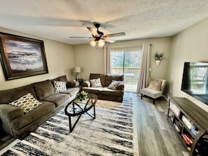 Smart TV - Dual Vista-Two top-floor condos! Sleeps 16. Perfect for large groups or families (Branson)