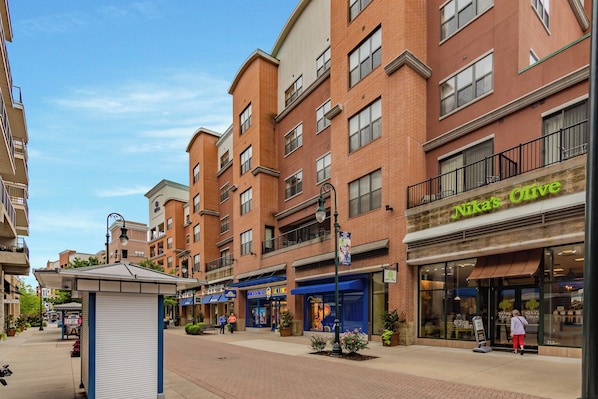 Exterior - Dual Vista-Two top-floor condos! Sleeps 16. Perfect for large groups or families (Branson)