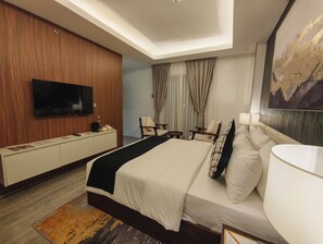 Deluxe Double Room, City View | In-room safe, desk, iron/ironing board, rollaway beds - Madayaw Hotel Tagum (Tagum)