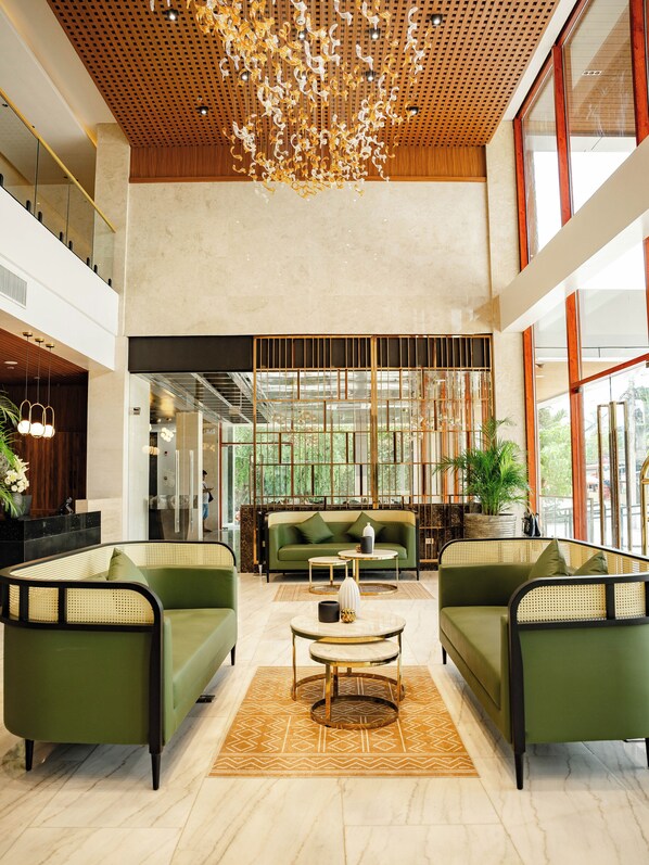 Lobby sitting area - Madayaw Hotel (Tagum)