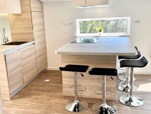 Réfrigérateur, micro-ondes, lave-vaisselle