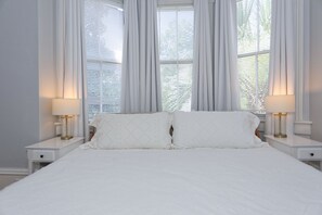 3 室のベッドルーム、アイロン / アイロン台、WiFi、ベッドシーツ