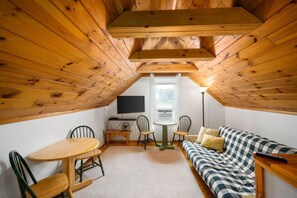 Signature Suite, 1 Bedroom, Non Smoking, Mountain View | Living area - Allegory Inn (Carroll)