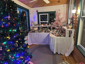 Dining - Allegory Inn (Carroll)