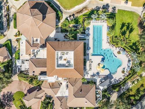 Relaxed Golfside Living with New Furnishings & Scenic Views – Palm Breeze Fairway