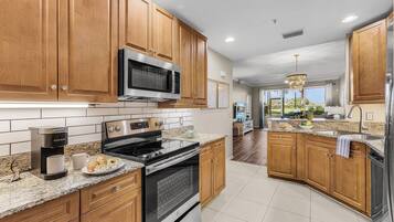 冰箱、微波炉、烤箱、炉灶