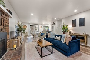 TV, fireplace
