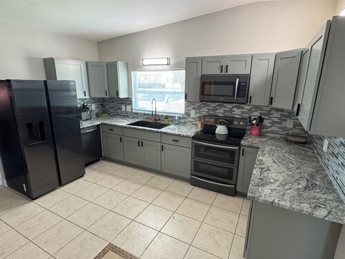 Waterfront Home w dock & pool table 3 bedroom, sleeps 8