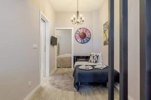 2 chambres, fer et planche à repasser, lit parapluie, Wi-Fi gratuit