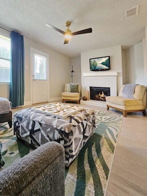 TV, fireplace