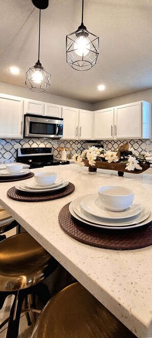 Dining - Terrific 4-bedroom house with Zen peaceful vibe- 5 mins. from Downtown McKinney (McKinney)