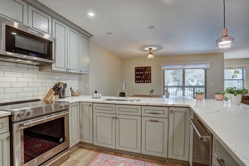 Hot Tub, Pool, Steps from Breck Main Street