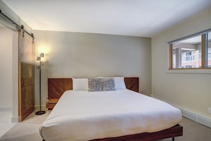 2 bedrooms, free WiFi, bed sheets - Hot Tub, Pool, Steps from Breck Main Street (Breckenridge)