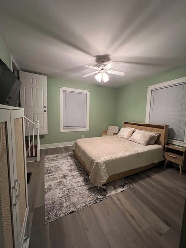 Soothing studio with AC/Heat in charming Hammond