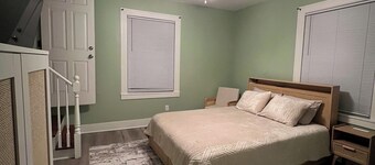 Soothing studio with AC/Heat in charming Hammond