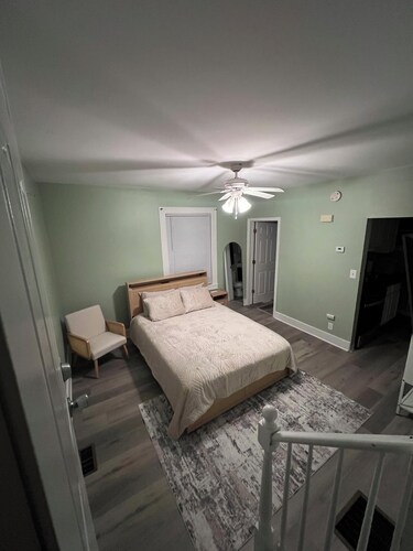 Soothing studio with AC/Heat in charming Hammond