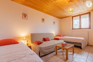 4 bedrooms, Internet - Le Thiellet - SAINT USUGE (SAINT USUGE)