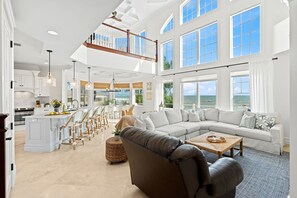 House (5 Bedrooms) | Interior