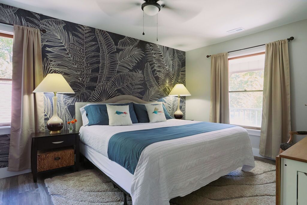 3 bedrooms, internet, bed sheets