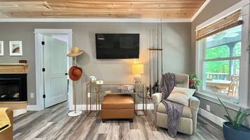 TV, fireplace