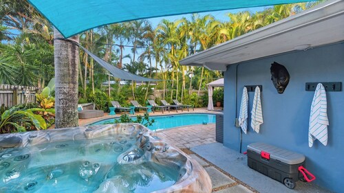 Fort Lauderdale Escape With Pool, Hot Tub & Dual Kitchens Paradise Stay by Avantstay