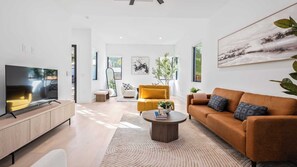 House (3 Bedrooms) | Interior - Stylish Home With Firepit & Balcony Steps From Austins Best Near Rainey St, Lady Bird Lake & Downtown The Ashlee by Avantstay (Austin)