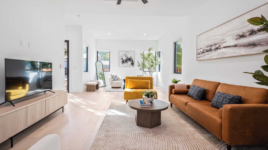 Stylish Home With Firepit & Balcony Steps From Austins Best Near Rainey St, Lady Bird Lake & Downtown The Ashlee by Avantstay