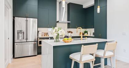 Stylish Home With Firepit & Balcony Steps From Austins Best Near Rainey St, Lady Bird Lake & Downtown The Ashlee by Avantstay