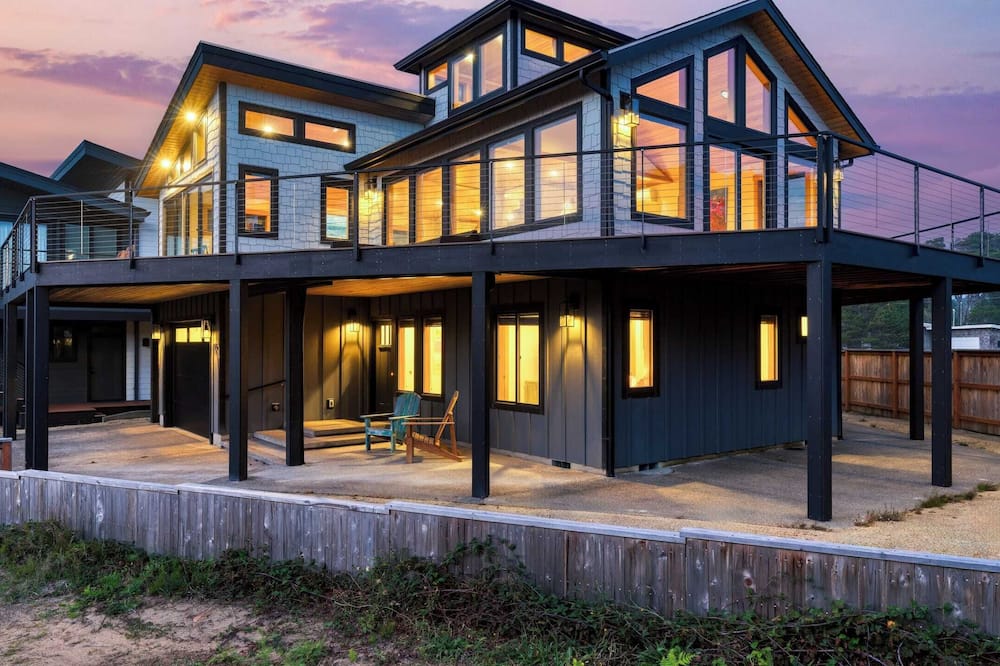 Steps From Manzanita Beach Ocean Views, Bikes & Firepit Vitamin Sea by Avantstay - Nehalem Bay, OR