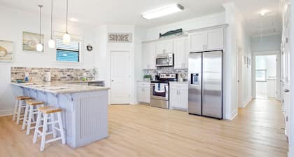 Wingin' It!
Vacation home in Crystal Beach with an open layout and patio