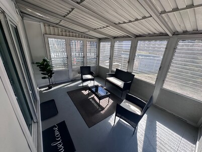 Modern Huntington Retreat – Walk to Village, Dine & Shops + Train to NYC