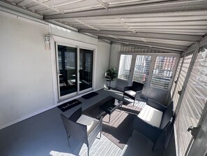 Interior - Modern Huntington Retreat – Walk to Village, Dine & Shops + Train to NYC (Huntington)