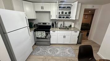 Micro-ondes, four, plaque de cuisson, lave-vaisselle