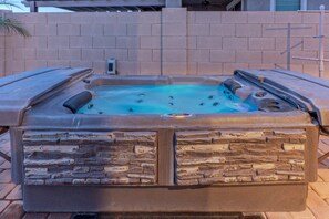 Terrace/patio - Peaceful Location w/Sunset & Wildlife Views, Htd Pool, Hot Tub, Fire Table, 2 Bikes (Gold Canyon)