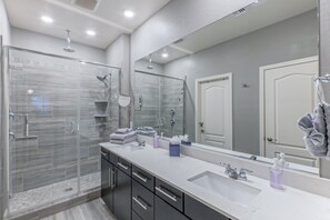 Shower, hair dryer, towels - Peaceful Location w/Sunset & Wildlife Views, Htd Pool, Hot Tub, Fire Table, 2 Bikes (Gold Canyon)