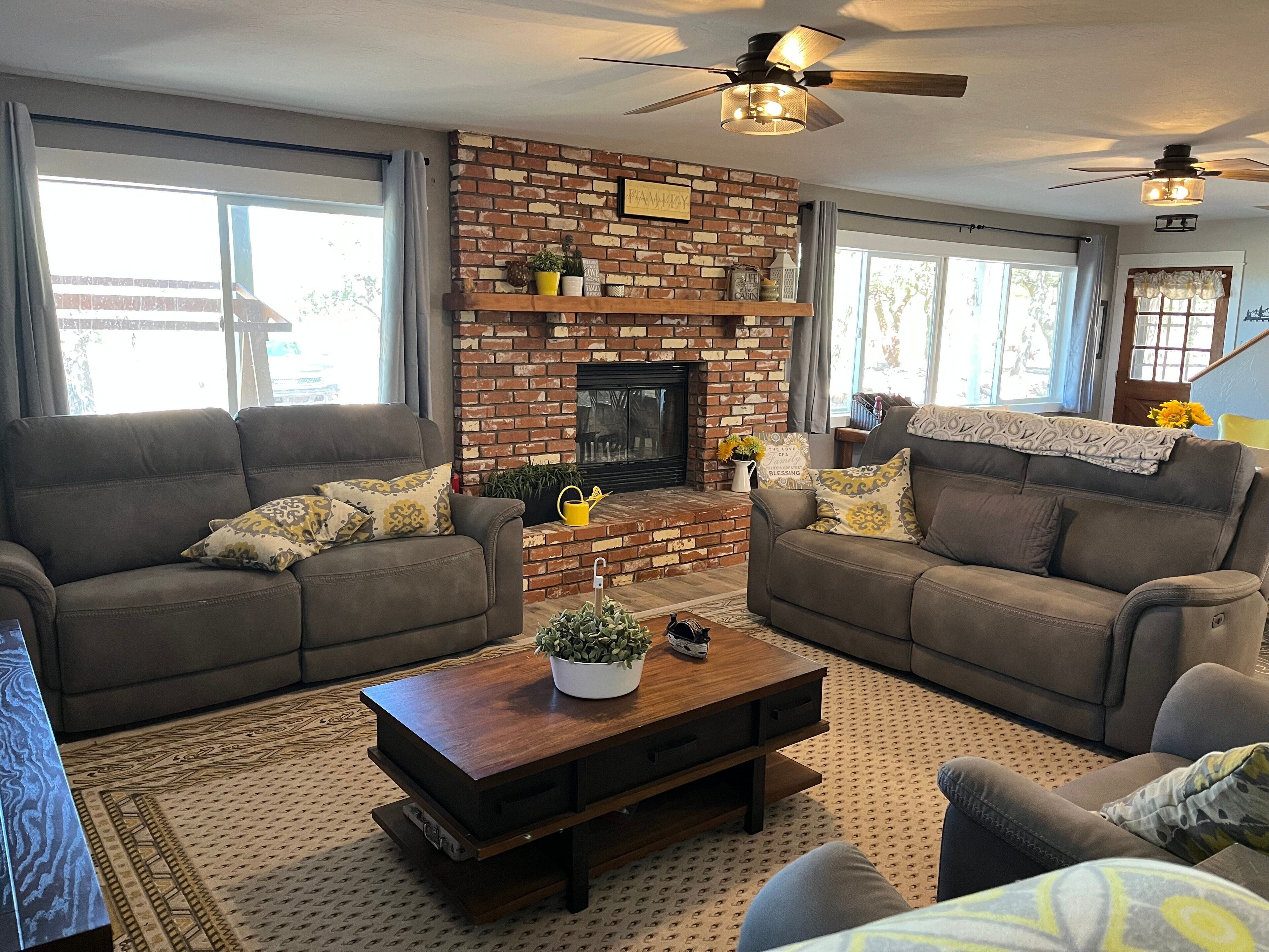 Smart TV, fireplace, DVD player, video library