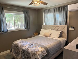 4 Schlafzimmer, Schreibtisch, BĂŒgeleisen/BĂŒgelbrett, kostenloses WLAN