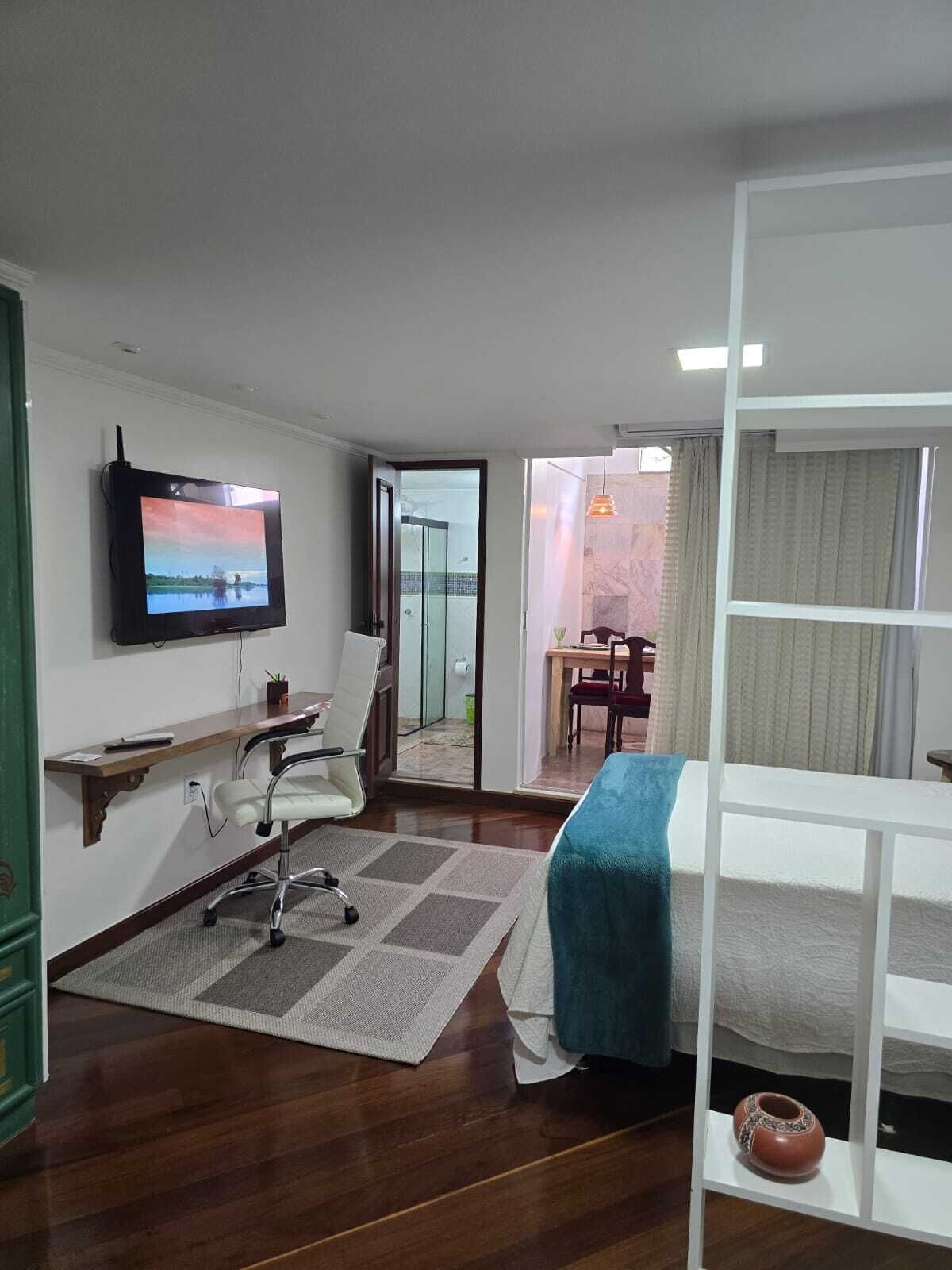 1 dormitorio, tabla de planchar con plancha, wifi gratis y ropa de cama