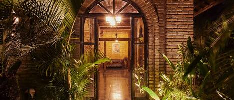 المنشأة من الخارج