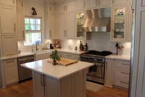 Microondas, horno, parrilla de estufa y lavavajillas 